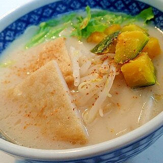 レタス＊もやし＊丸天＊南瓜のっけて豚骨ラーメン♬